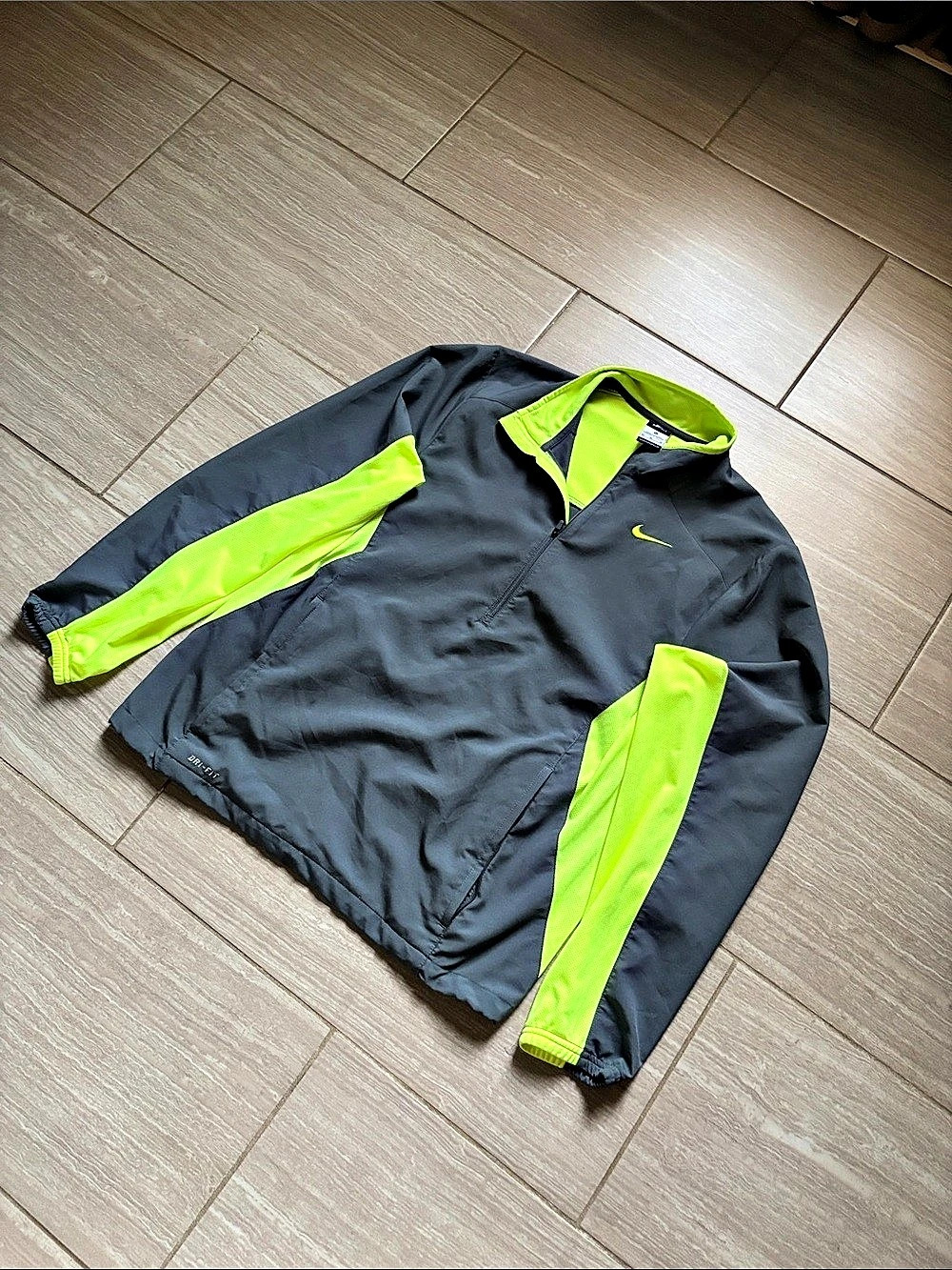 Nike Dri-FIT Quarter-Zip Pullover Men's Gray & Green Jacket Size Medium